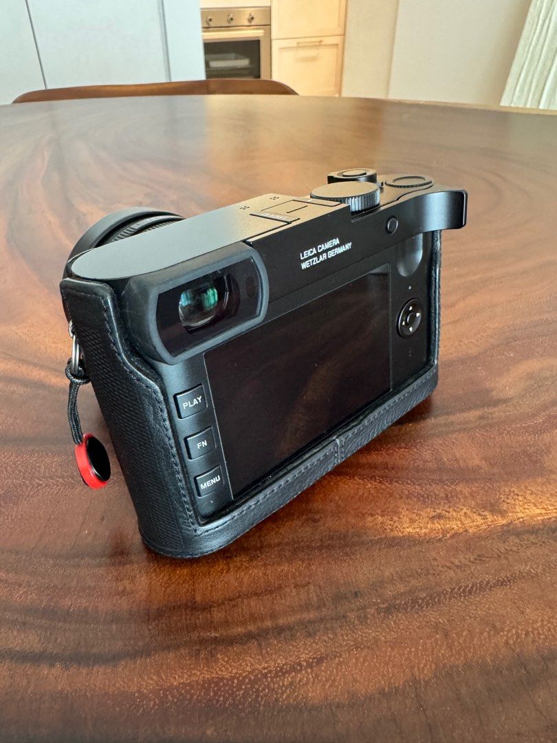 Leica Q2