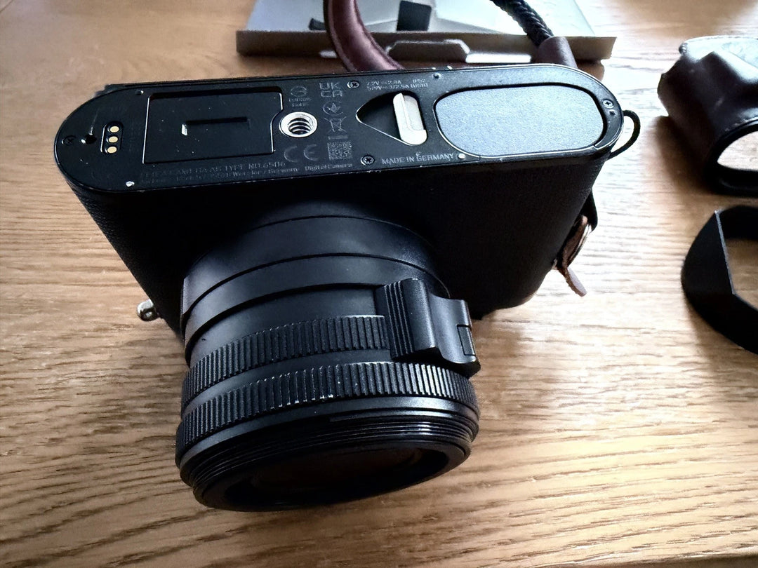 Leica Q3 28 60.3MP Camera - Black - Excellent Condition + Warranty + Thumb Grip