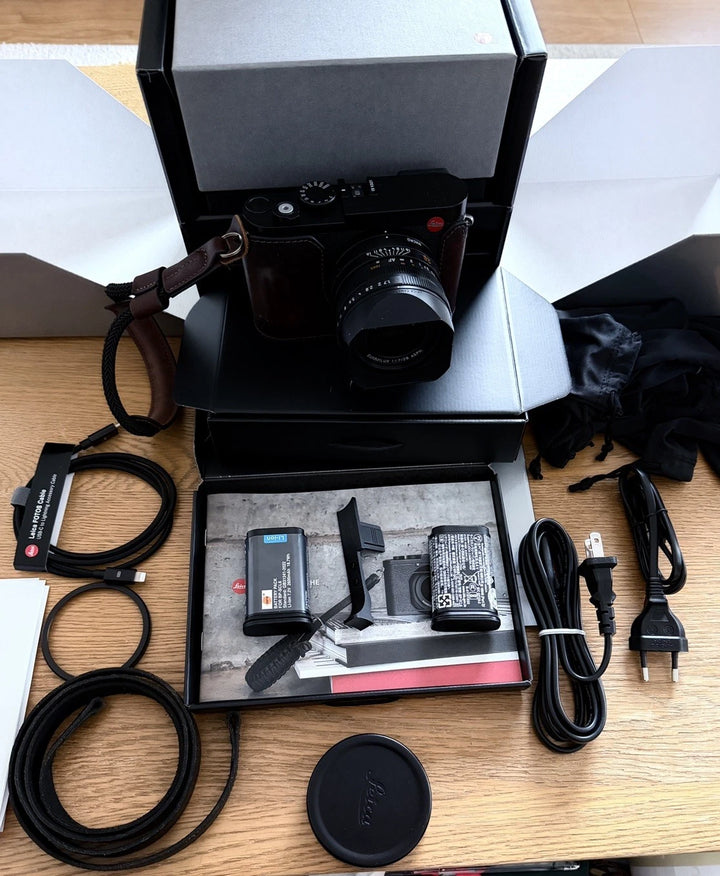 Leica Q3 28 60.3MP Camera - Black - Excellent Condition + Warranty + Thumb Grip