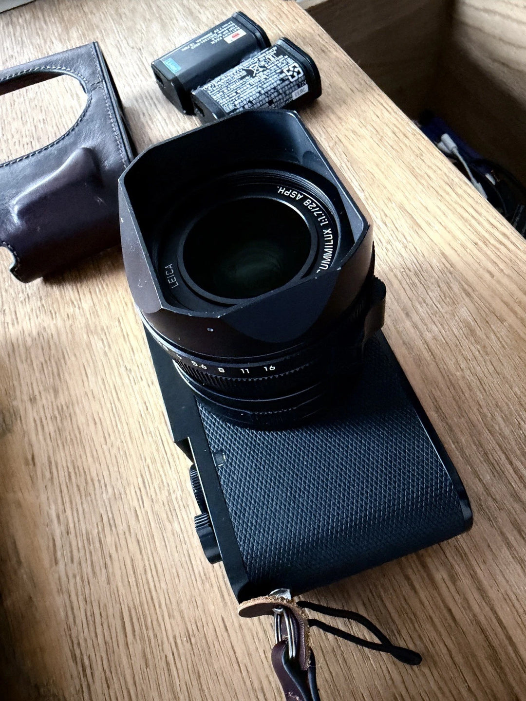 Leica Q3 28 60.3MP Camera - Black - Excellent Condition + Warranty + Thumb Grip