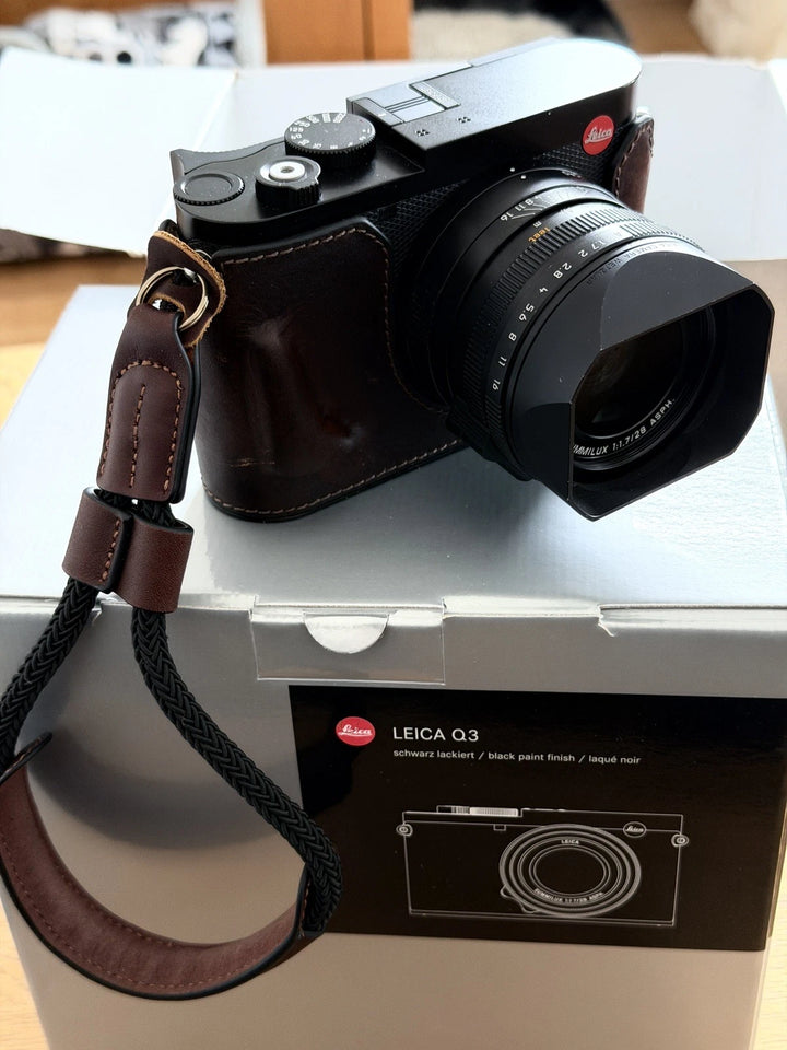 Leica Q3 28 60.3MP Camera - Black - Excellent Condition + Warranty + Thumb Grip