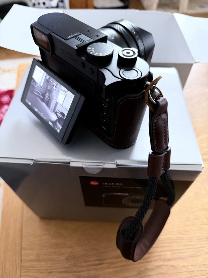 Leica Q3 28 60.3MP Camera - Black - Excellent Condition + Warranty + Thumb Grip